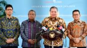 Menteri Koordinator Perekonomian (Menko Perekonomian) Airlangga Hartarto (dua dari kanan) saat konferensi pers usai rapat dengan presiden Prabowo di Istana Negara, Jakarta, Kamis (21/5/2026). Foto: Istimewa